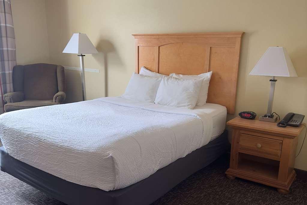 Duluth Inn & Suites Near Spirit Mountain Room photo