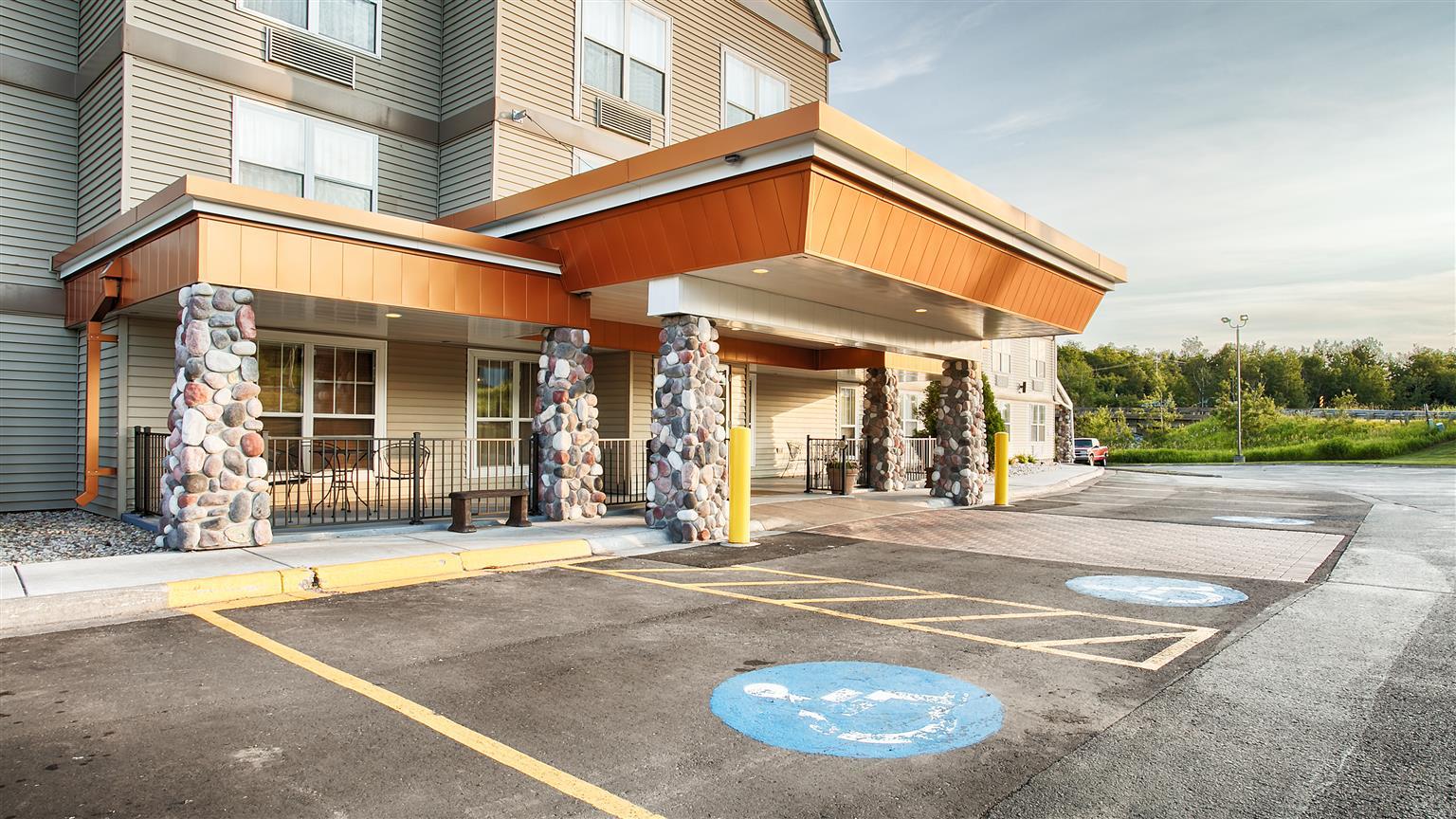 Duluth Inn & Suites Near Spirit Mountain Exterior photo